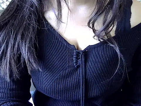 Snapshot of KOMAL_88 chatting on 11/03/25, 08:37 KOMAL 88 online show from 11/03/25, 08:37