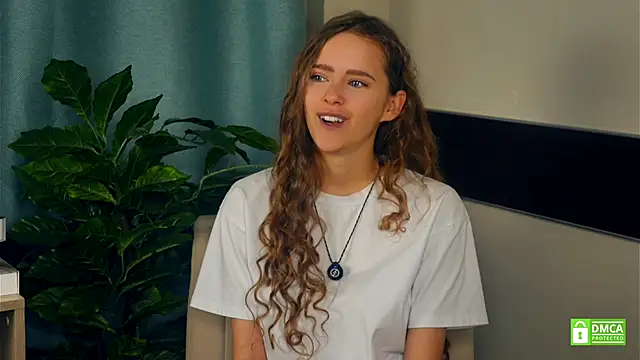 Snapshot of ErynTing chatting on 11/04/25, 09:19 ErynTing online show from 11/04/25, 09:19