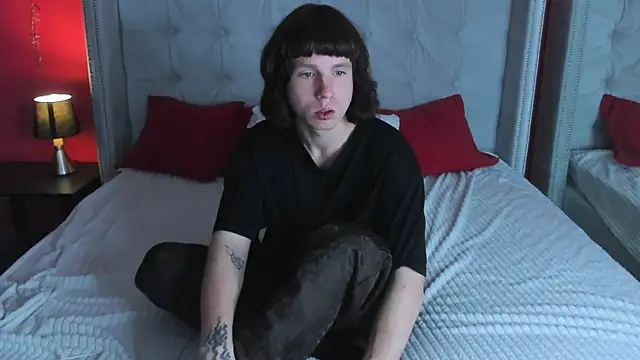 Snapshot of CutieKai_ chatting on 11/02/25, 09:06 CutieKai  online show from 11/02/25, 09:06