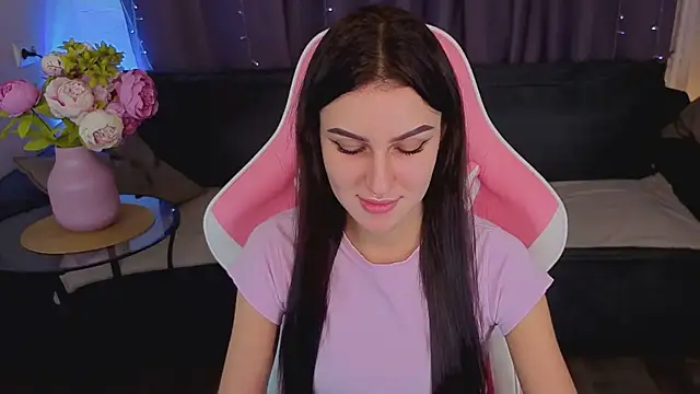 Snapshot of Katrin_Mur chatting on 11/06/25, 12:50 Katrin Mur online show from 11/06/25, 12:50