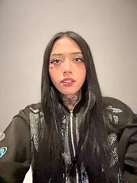 Snapshot of JIORYOvO chatting on 11/12/25, 01:39 JIORYOvO online show from 11/12/25, 01:39