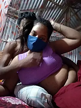 Snapshot of fluffkitty-03 chatting on 11/10/25, 04:39 fluffkitty-03 online show from 11/10/25, 04:39