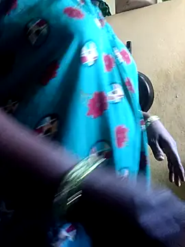 Snapshot of hyd_couple7878 chatting on 11/03/25, 06:36 hyd couple7878 online show from 11/03/25, 06:36