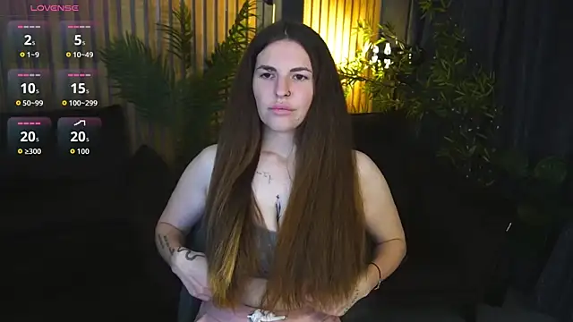 Snapshot of DanielaReign chatting on 11/06/25, 01:45 DanielaReign online show from 11/06/25, 01:45