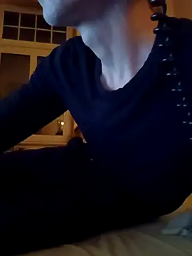 Snapshot of bassxxxxwave chatting on 11/16/25, 06:57 bassxxxxwave online show from 11/16/25, 06:57