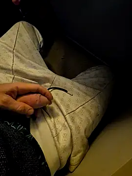 Snapshot of Yousss93140 chatting on 11/13/25, 02:10 Yousss93140 online show from 11/13/25, 02:10