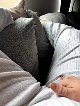 Snapshot of slt29 chatting on 11/03/25, 03:02 slt29 online show from 11/03/25, 03:02