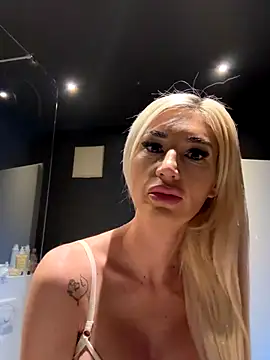 Snapshot of LunaBlondiee chatting on 11/28/25, 07:33 LunaBlondiee online show from 11/28/25, 07:33