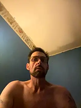 Snapshot of biggdaddyandqueenn chatting on 11/17/25, 12:33 biggdaddyandqueenn online show from 11/17/25, 12:33