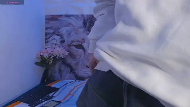 Snapshot of Oliver_paris chatting on 11/16/25, 04:40 Oliver paris online show from 11/16/25, 04:40