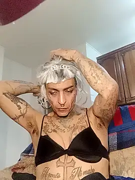 Snapshot of 00Travsharongomez chatting on 11/04/25, 01:05 00Travsharongomez online show from 11/04/25, 01:05