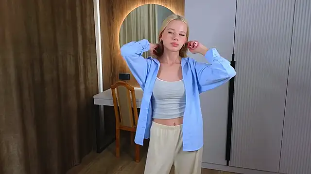 Snapshot of DorisCandelario chatting on 11/14/25, 12:37 DorisCandelario online show from 11/14/25, 12:37