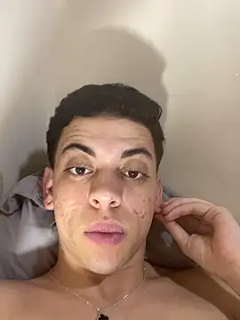 Snapshot of garoto19sex chatting on 11/19/25, 01:27 garoto19sex online show from 11/19/25, 01:27