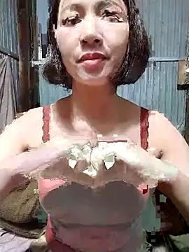 Snapshot of Niramiu chatting on 11/04/25, 04:44 Niramiu online show from 11/04/25, 04:44