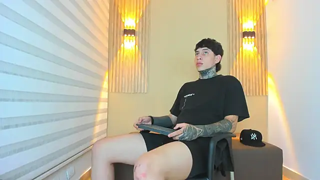 DANTE ARMSTRONG online show from 11/11/25, 04:12