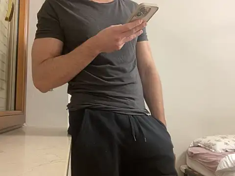 Snapshot of redflake chatting on 11/17/25, 12:27 redflake online show from 11/17/25, 12:27