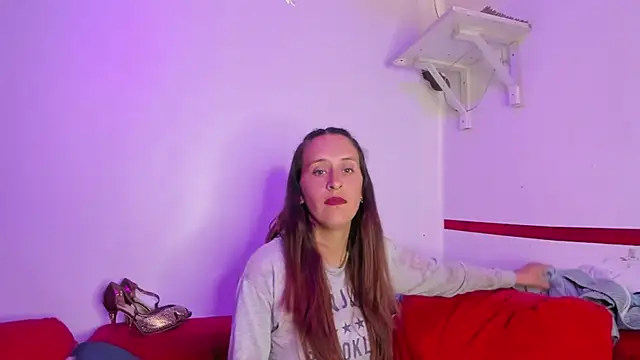 Snapshot of mia_luna_ed chatting on 11/14/25, 04:06 mia luna ed online show from 11/14/25, 04:06