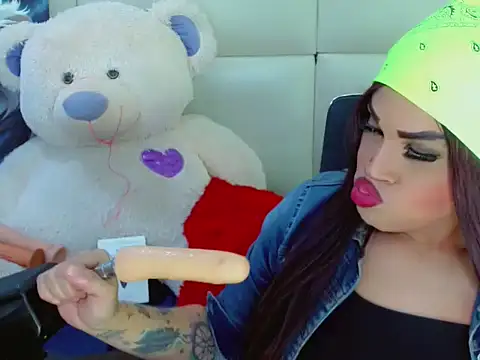 Snapshot of NharaBigCock chatting on 11/05/25, 08:09 NharaBigCock online show from 11/05/25, 08:09