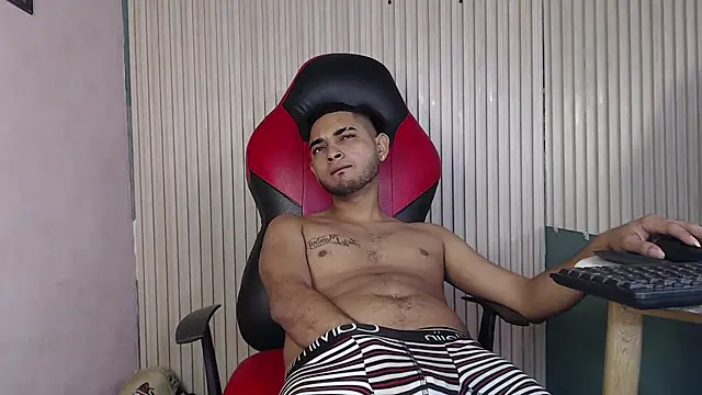 Snapshot of Cat_2_ chatting on 11/08/25, 04:29 Cat 2 online show from 11/08/25, 04:29