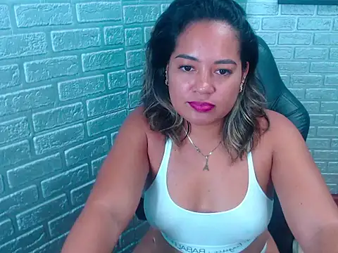 Bella Summers  online show from 11/05/25, 03:45