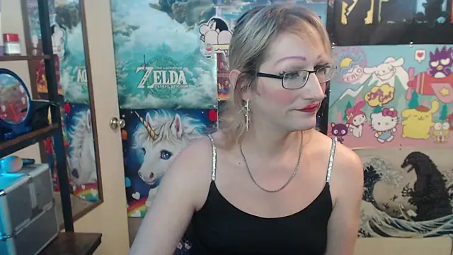 Savanah Banana  online show from 11/08/25, 05:45