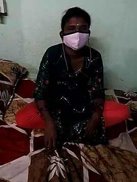 Snapshot of Couple1114 chatting on 11/11/25, 08:03 Couple1114 online show from 11/11/25, 08:03