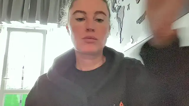 Ameli8 online show from 11/11/25, 10:37