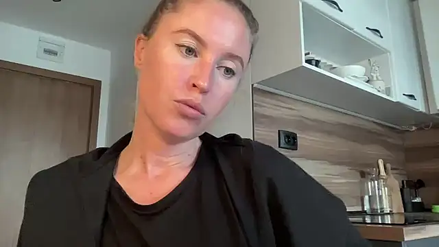 Ameli8 online show from 11/19/25, 12:16