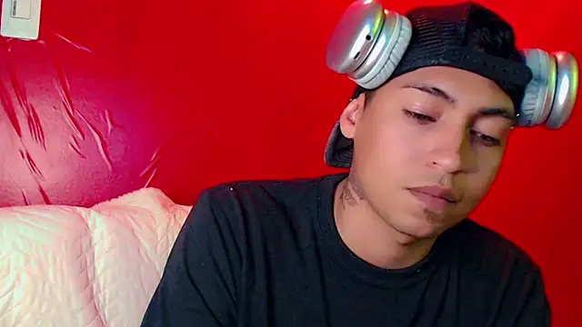 Snapshot of LPYsami773 chatting on 11/08/25, 01:22 LPYsami773 online show from 11/08/25, 01:22