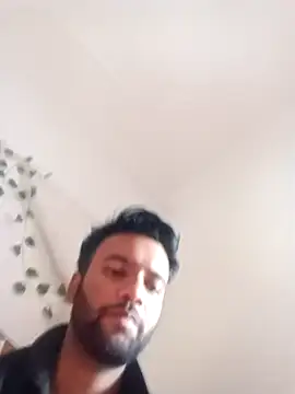 Snapshot of littleprincesssss chatting on 11/17/25, 10:21 littleprincesssss online show from 11/17/25, 10:21