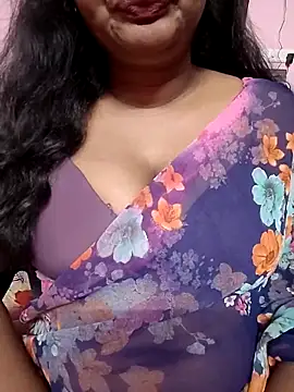 Snapshot of Keerthee_ chatting on 11/06/25, 03:13 Keerthee online show from 11/06/25, 03:13