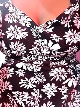 Snapshot of Rihasna chatting on 11/06/25, 12:28 Rihasna online show from 11/06/25, 12:28