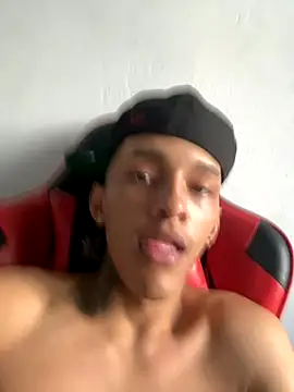 Snapshot of thebesthot chatting on 11/08/25, 09:24 thebesthot online show from 11/08/25, 09:24