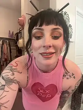 Snapshot of LoveDovexxx chatting on 11/06/25, 07:48 LoveDovexxx online show from 11/06/25, 07:48