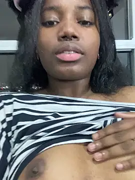 Snapshot of _annia chatting on 11/12/25, 12:00 annia online show from 11/12/25, 12:00