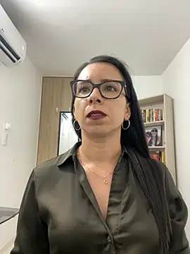 Snapshot of Vicky_ro chatting on 11/12/25, 01:06 Vicky ro online show from 11/12/25, 01:06