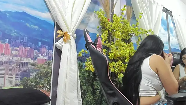 LucieAndSarah online show from 11/11/25, 01:11