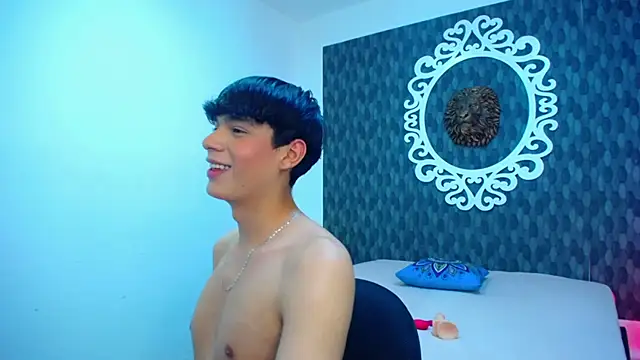 Snapshot of Isaac_Kurtt chatting on 11/07/25, 04:56 Isaac Kurtt online show from 11/07/25, 04:56