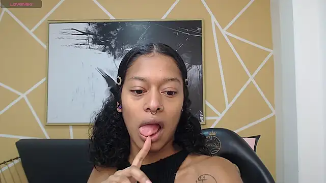 Agatha Amaya online show from 11/11/25, 01:22