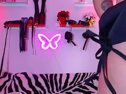 Snapshot of ItsMimi_ chatting on 11/08/25, 09:35 ItsMimi online show from 11/08/25, 09:35