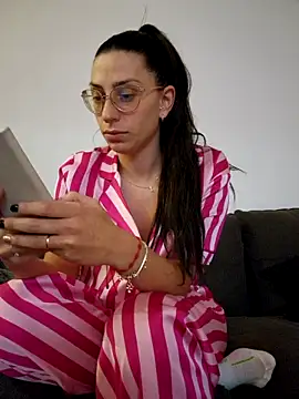 Snapshot of Lovequinn27 chatting on 11/07/25, 12:10 Lovequinn27 online show from 11/07/25, 12:10