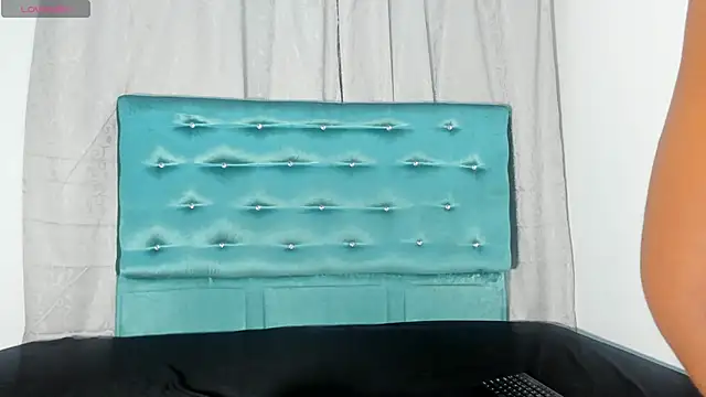 Snapshot of Tamaramilleer chatting on 11/09/25, 02:10 Tamaramilleer online show from 11/09/25, 02:10