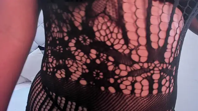 Snapshot of merielenbloom chatting on 11/07/25, 12:38 merielenbloom online show from 11/07/25, 12:38