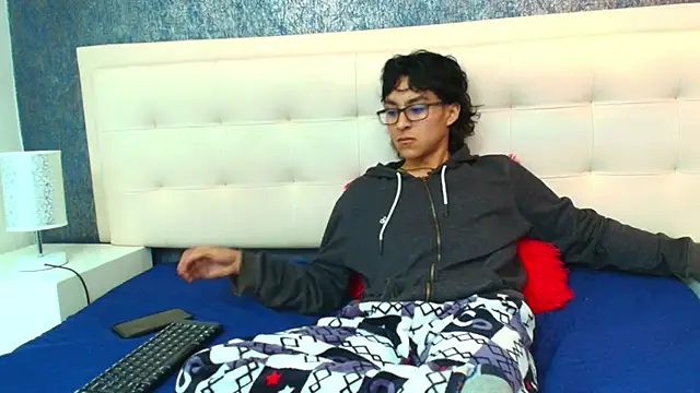 Snapshot of Zoro_V chatting on 11/07/25, 12:05 Zoro V online show from 11/07/25, 12:05