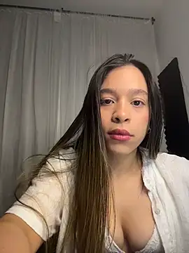 Snapshot of Lys_rose chatting on 11/13/25, 05:39 Lys rose online show from 11/13/25, 05:39