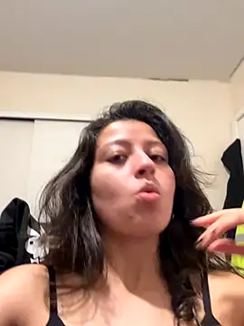 SaintNina online show from 11/27/25, 12:02