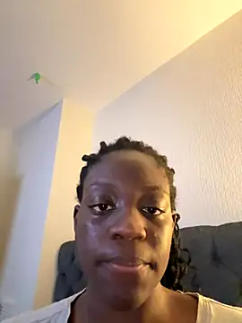 Snapshot of bry8661 chatting on 11/07/25, 12:32 bry8661 online show from 11/07/25, 12:32