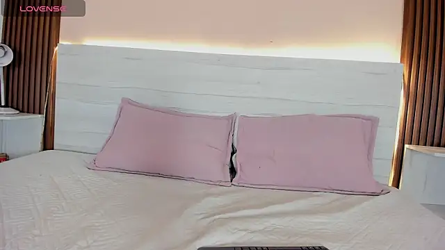 esmeralda 4  online show from 11/07/25, 08:42