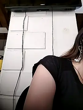 Snapshot of Chechi_miau chatting on 11/14/25, 05:22 Chechi miau online show from 11/14/25, 05:22