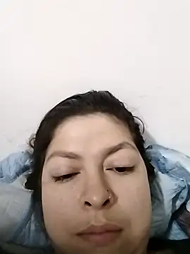 Snapshot of Chechi_miau chatting on 11/17/25, 04:40 Chechi miau online show from 11/17/25, 04:40